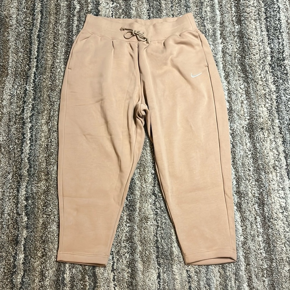 NWT Nike Women’s Loose Fit High Rise Cropped Sweatpants